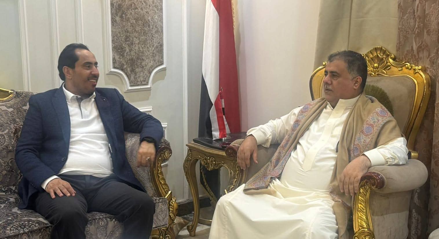 وزير الشباب ورئيس الاتحاد يناقشان أوضاع الكرة اليمنية وسبل حل موضوع أندية عدن