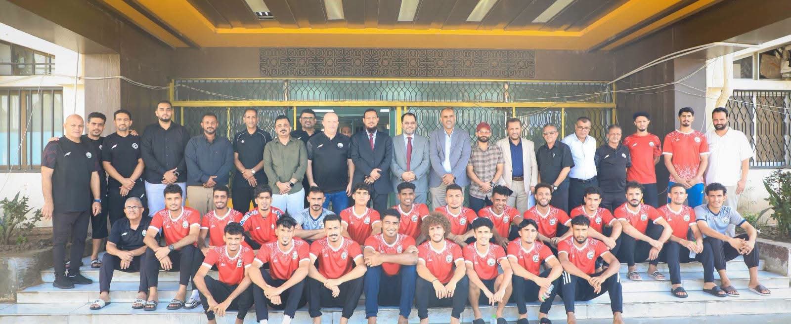 محافظ عدن شيخ يستقبل بعثة المنتخب الوطني الأول ويطلع على جاهزيته للمشاركة في «خليجي27