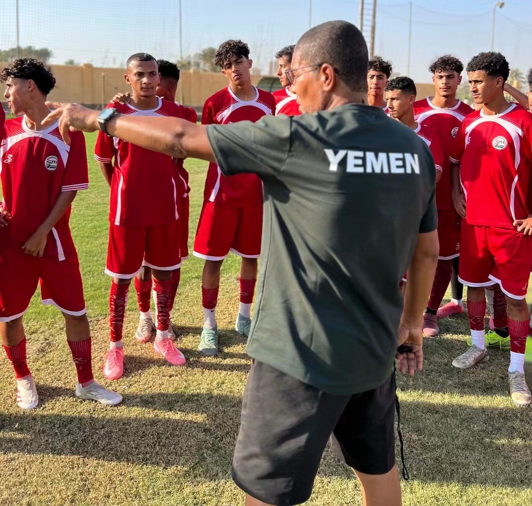 منتخب الناشئين يجري تمارين بدنية وتكتيكية في مستهل معسكره الخارجي بمصر