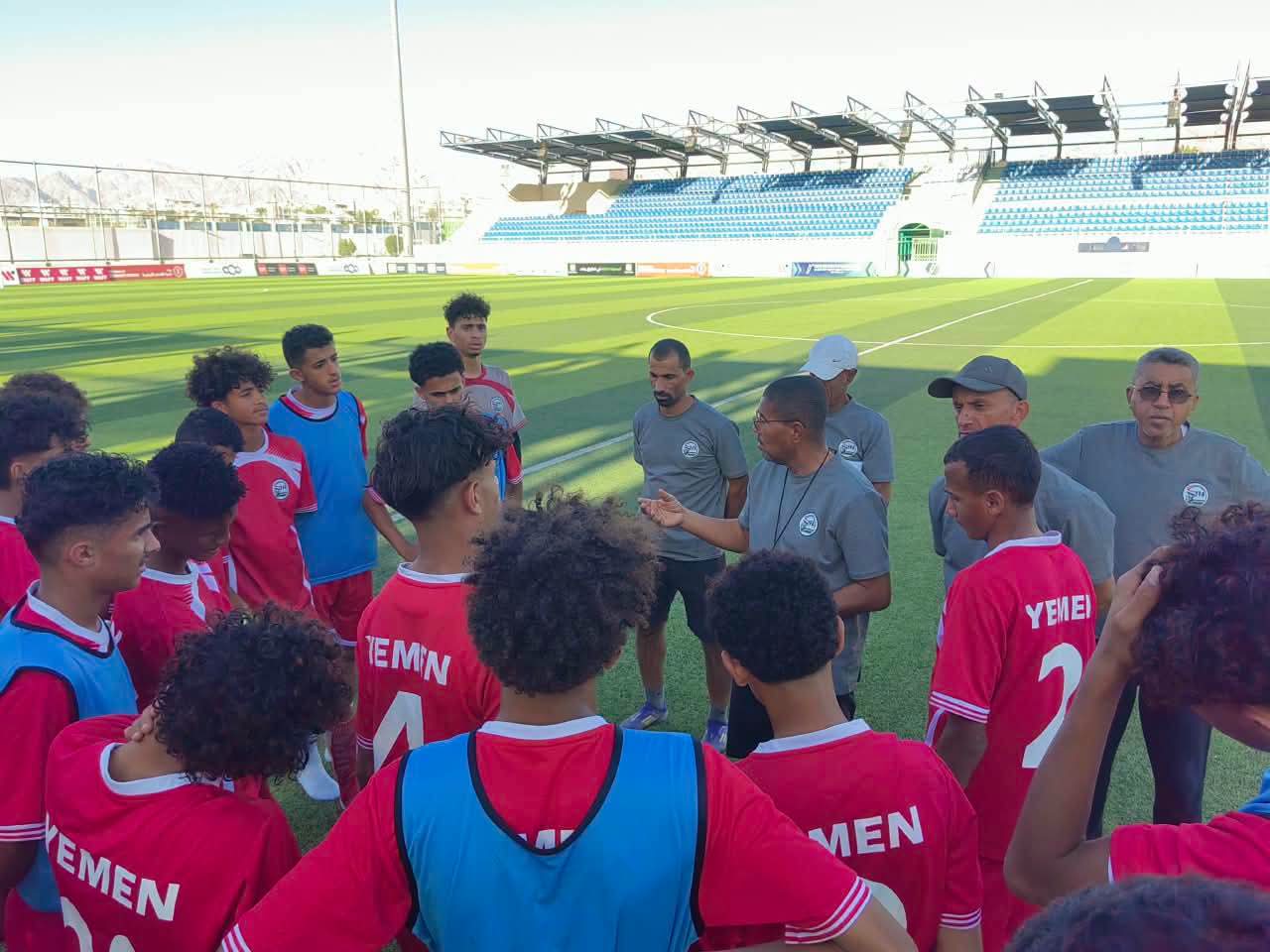 منتخب الناشئين يجري تمرينه الاستشفائي الأول على ملعب العقبة استعدادًا لبطولة غرب آسيا